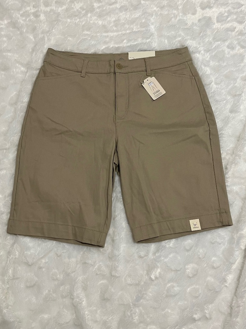 St. John’ Bay Bermuda Shorts Tan Size 14 NWT